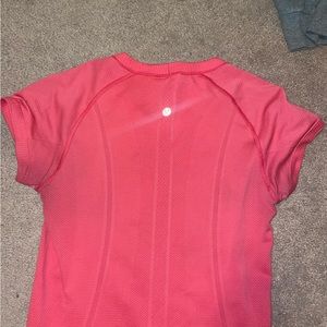 Size 6 swiftly tech lululemon shirt